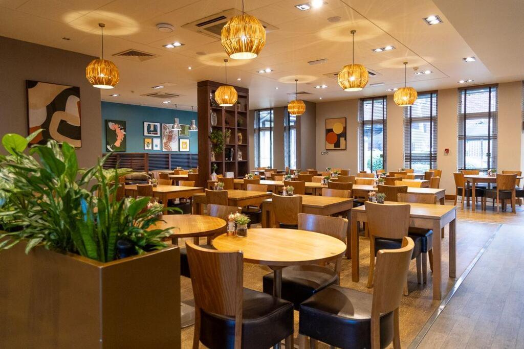 De Vere Horsley Estate East Horsley Ngoại thất bức ảnh